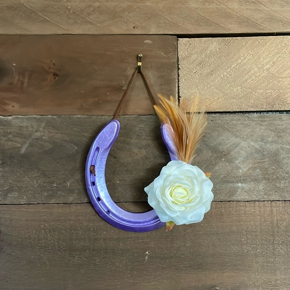 Hand painted floral feather horseshoe - Picture 1 of 2
